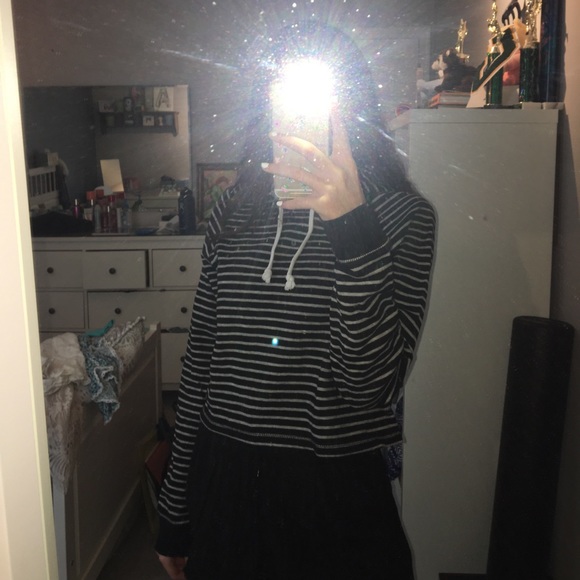 CROPPED HOODIE BUNDLE - Picture 3 of 5